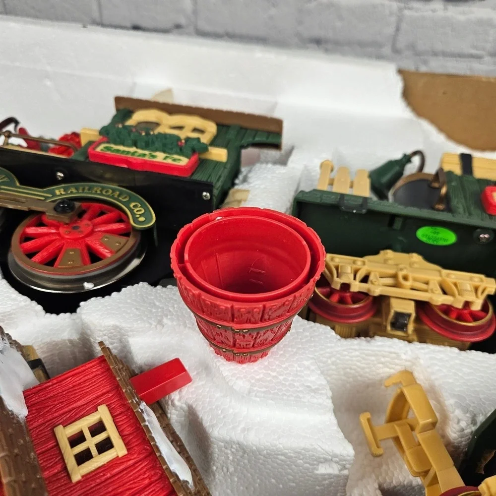 New Bright Musical Holiday Express Electric Animated‎ Train Set No. 386 Santa Fe